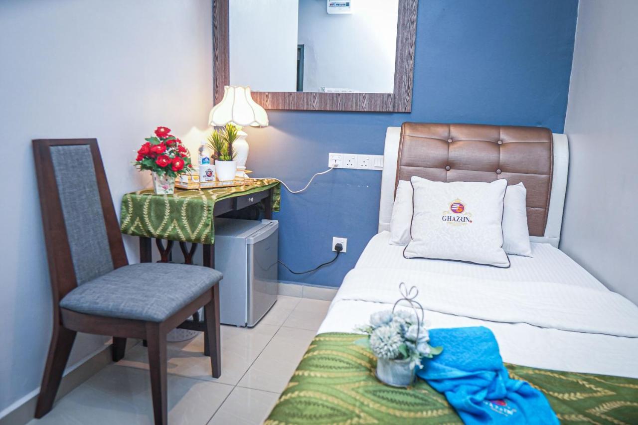 Ghazrins Desaru Hotel Pengerang Exterior photo