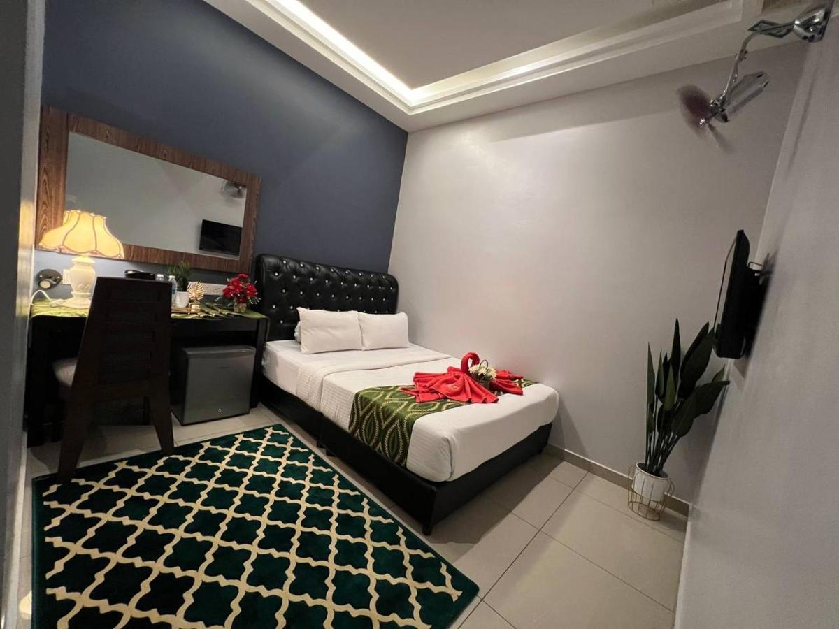 Ghazrins Desaru Hotel Pengerang Exterior photo